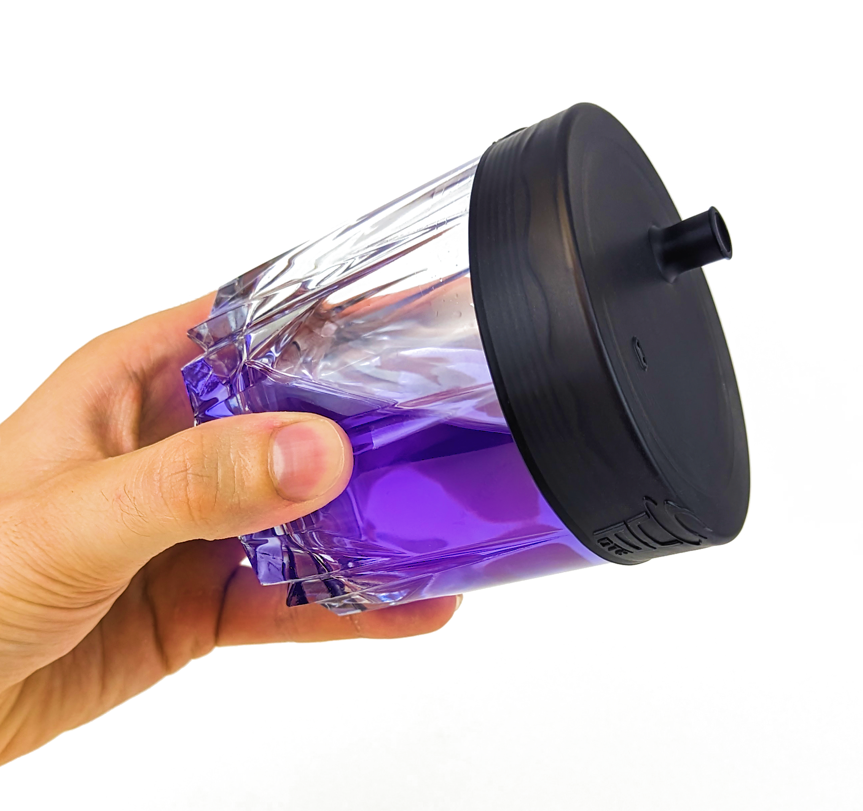 Une capote de verre, un accessoire de protection pour les boissons.
